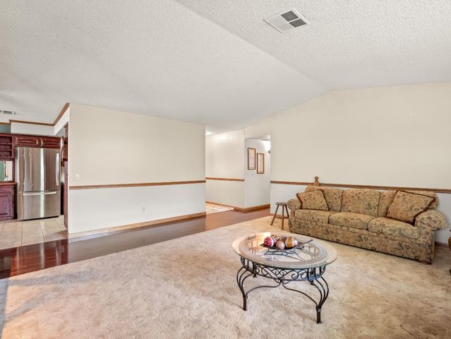323 N Villa Avenue, Fresno, CA 93727