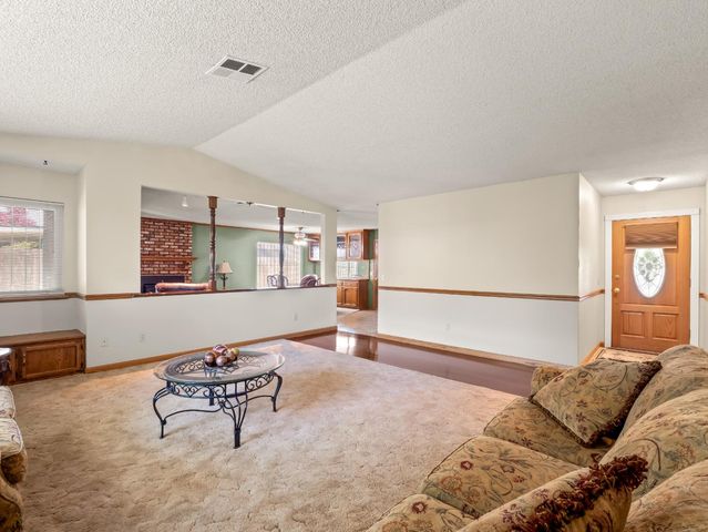 323 N Villa Avenue, Fresno, CA 93727