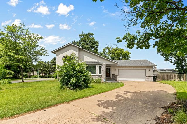 9887 Ilex Street NW, Coon Rapids, MN 55433