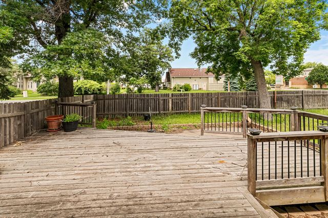 9887 Ilex Street NW, Coon Rapids, MN 55433