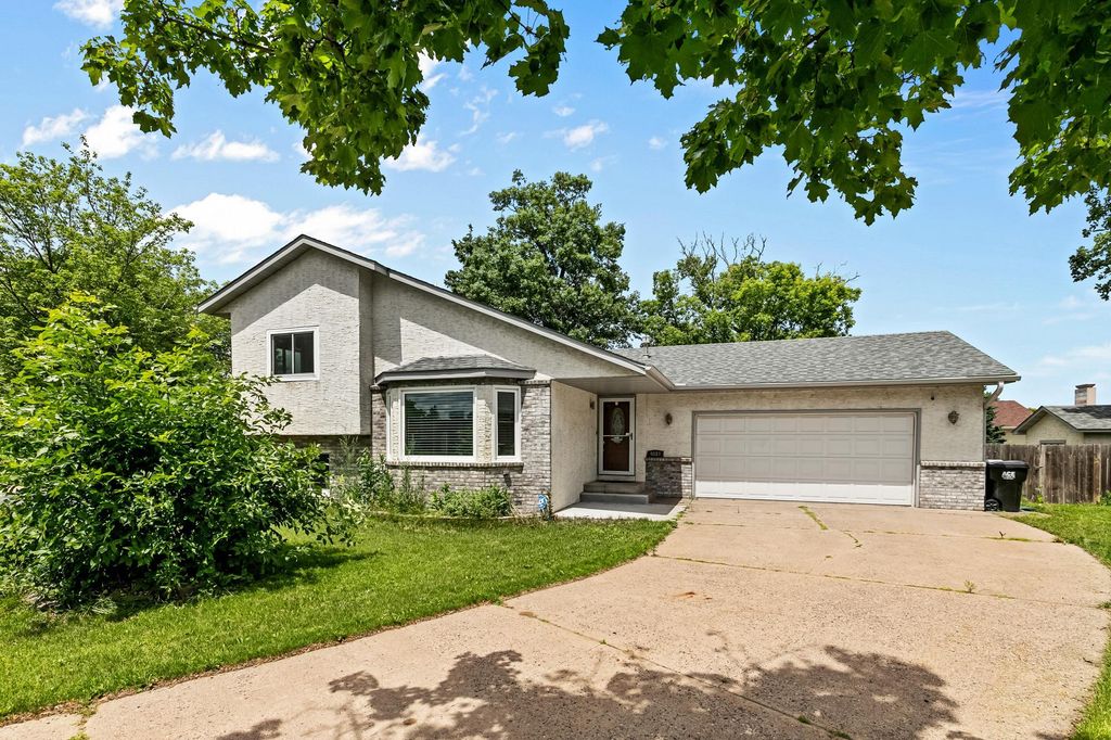 9887 Ilex Street NW, Coon Rapids, MN 55433
