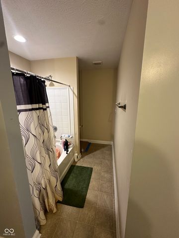 910 Angus Way, Indianapolis, IN 46217