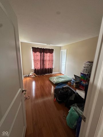 910 Angus Way, Indianapolis, IN 46217