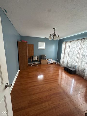 910 Angus Way, Indianapolis, IN 46217