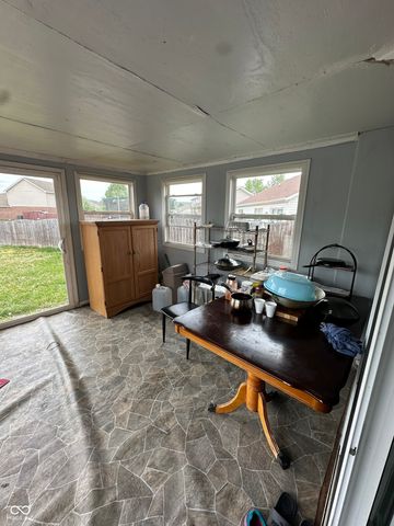 910 Angus Way, Indianapolis, IN 46217