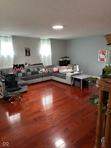 910 Angus Way, Indianapolis, IN 46217