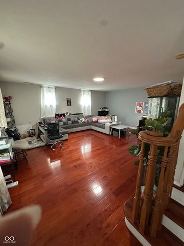 910 Angus Way, Indianapolis, IN 46217