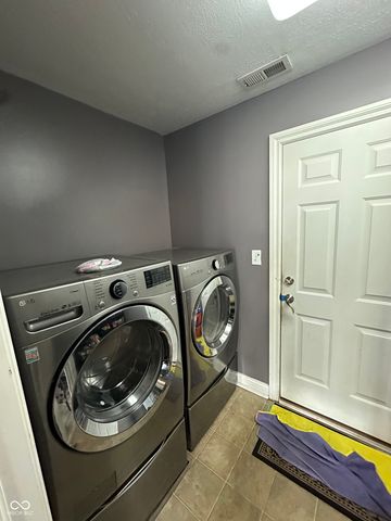 910 Angus Way, Indianapolis, IN 46217