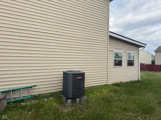 910 Angus Way, Indianapolis, IN 46217