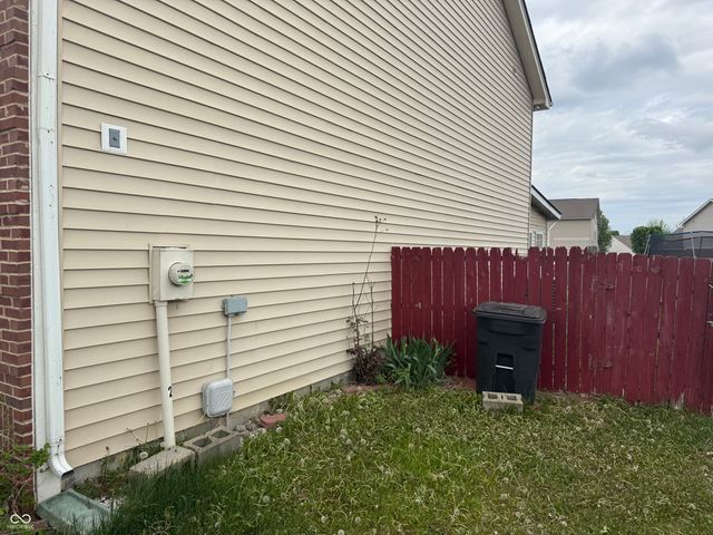 910 Angus Way, Indianapolis, IN 46217