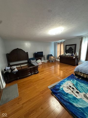 910 Angus Way, Indianapolis, IN 46217