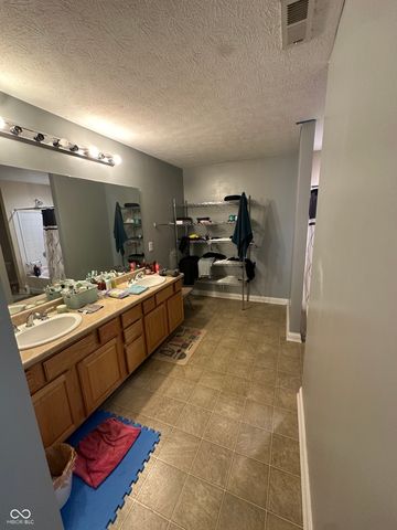 910 Angus Way, Indianapolis, IN 46217