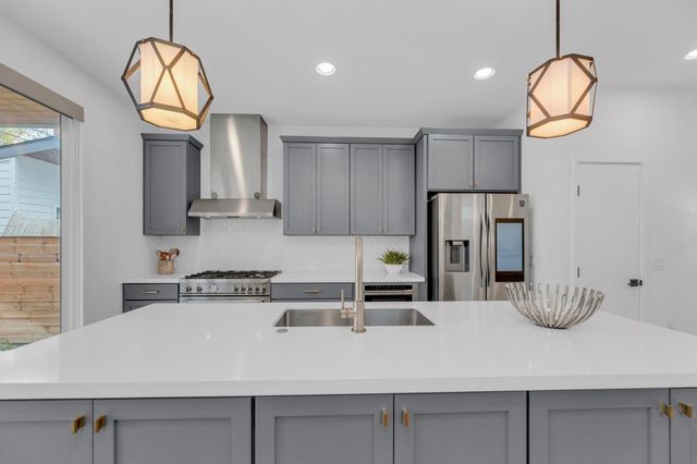 506 South Park DR 1, Austin, TX 78704