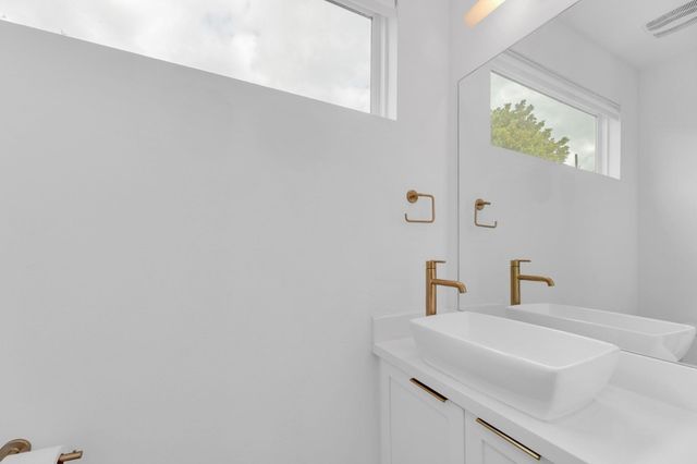 506 South Park DR 1, Austin, TX 78704