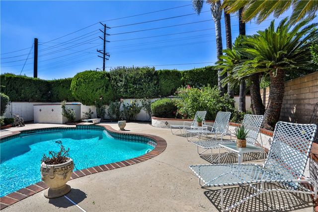 2009 VINEWOOD Street, La Verne, CA 91750