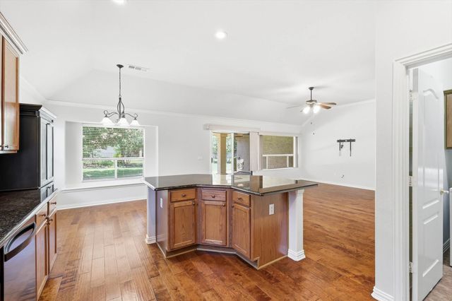 9608 Lindenwood Trail, Denton, TX 76207