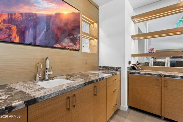 37021 N HOLIDAY Lane, Carefree, AZ 85377