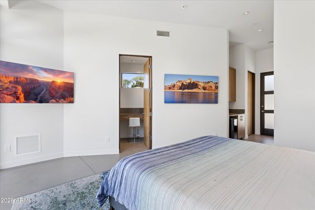 37021 N HOLIDAY Lane, Carefree, AZ 85377