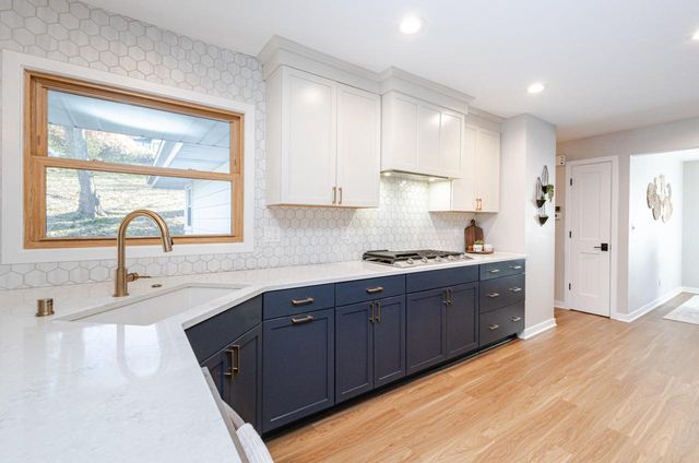 2109 Melody LANE, Waukesha, WI 53186