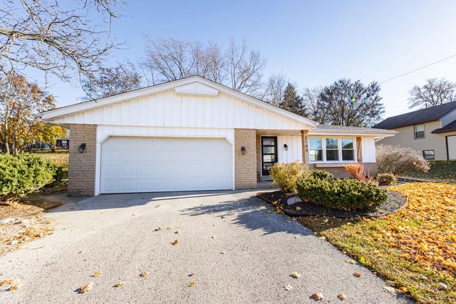 2109 Melody LANE, Waukesha, WI 53186