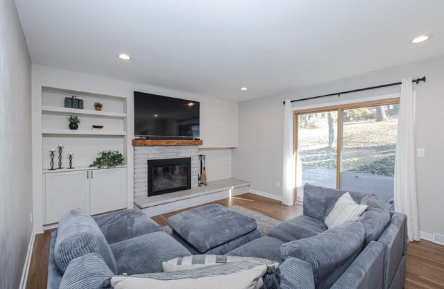 2109 Melody LANE, Waukesha, WI 53186