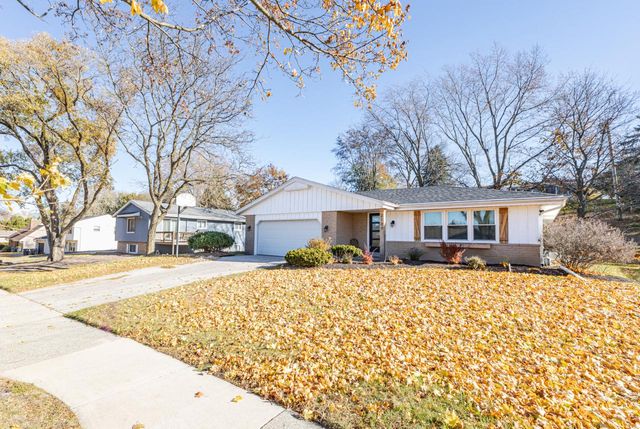 2109 Melody LANE, Waukesha, WI 53186