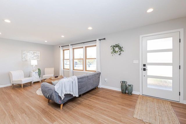 2109 Melody LANE, Waukesha, WI 53186