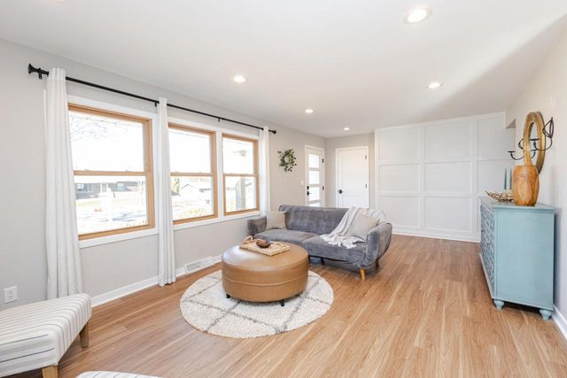 2109 Melody LANE, Waukesha, WI 53186