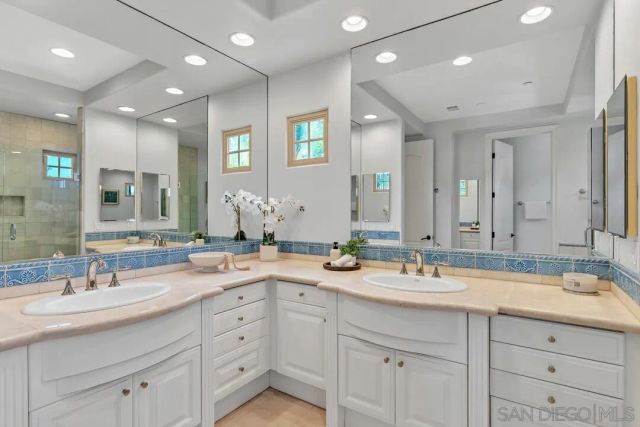 518 Sheffield, Cardiff, CA 92007