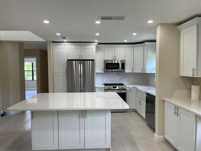 29 Bethesda Park Circle G29, Boynton Beach, FL 33435
