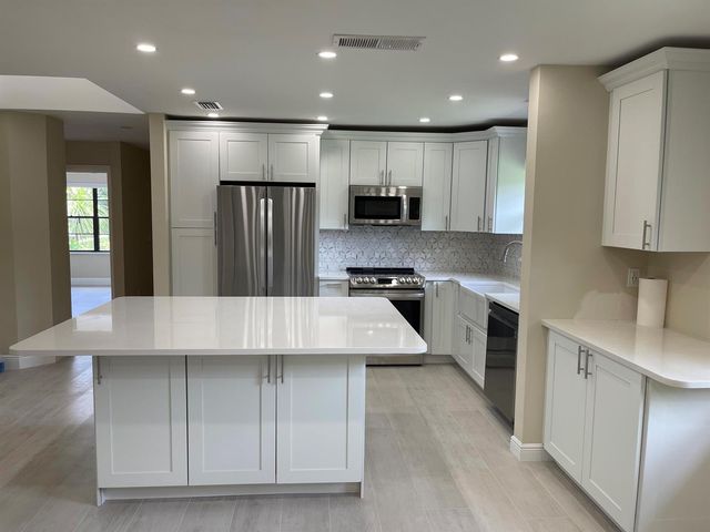29 Bethesda Park Circle G29, Boynton Beach, FL 33435