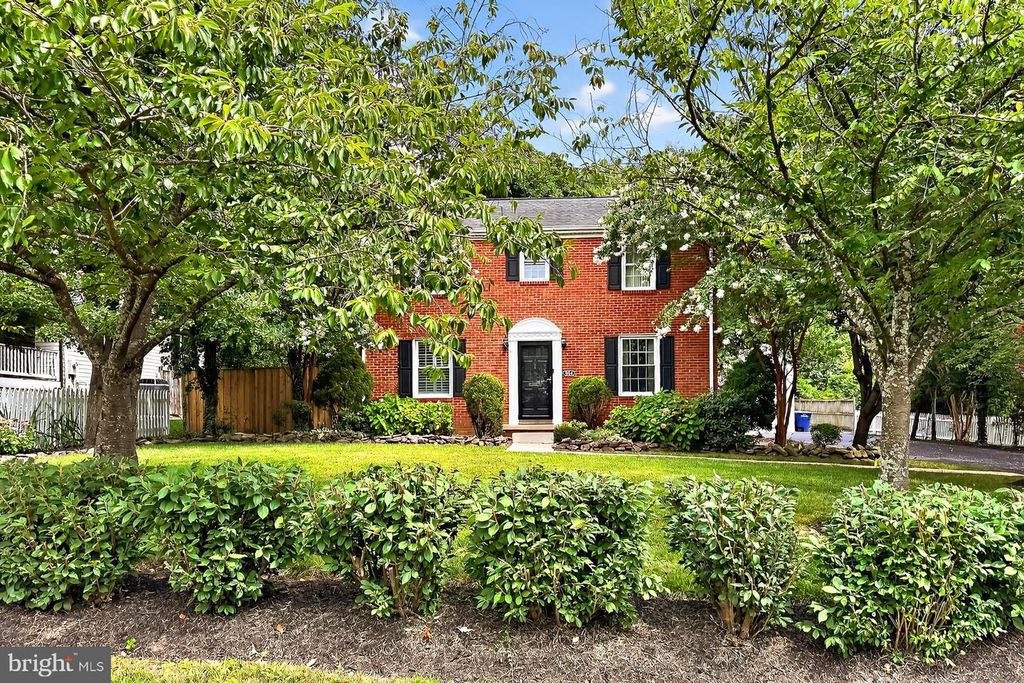 884 STATION ST, Herndon, VA 20170