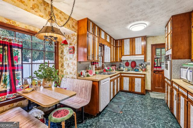 3199 Larkspur Circle, Snellville, GA 30078