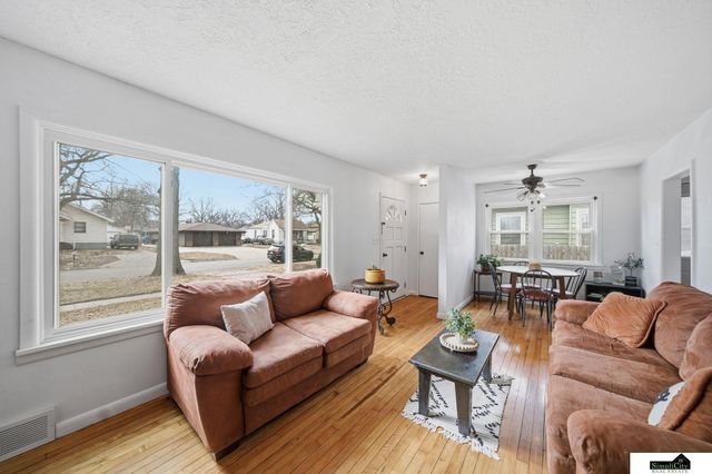 6332 Logan Avenue, Lincoln, NE 68507