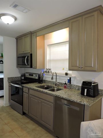 2202 N E St, Pensacola, FL 32501