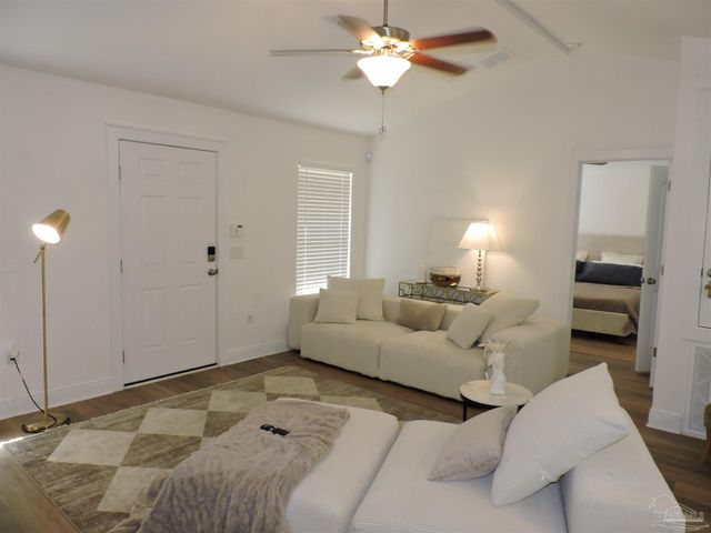 2202 N E St, Pensacola, FL 32501