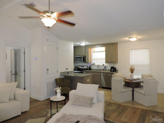 2202 N E St, Pensacola, FL 32501