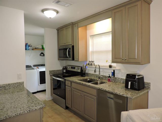 2202 N E St, Pensacola, FL 32501