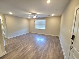 1620 Oak Tree Drive 1105, Houston, TX 77080