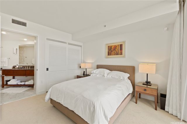 223 Saratoga Road 2706, Honolulu, HI 96815