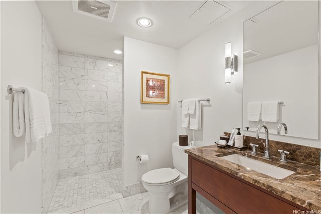 223 Saratoga Road 2706, Honolulu, HI 96815