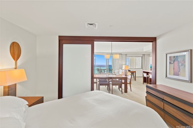 223 Saratoga Road 2706, Honolulu, HI 96815