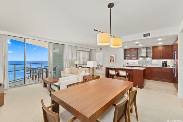 223 Saratoga Road 2706, Honolulu, HI 96815