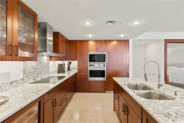 223 Saratoga Road 2706, Honolulu, HI 96815