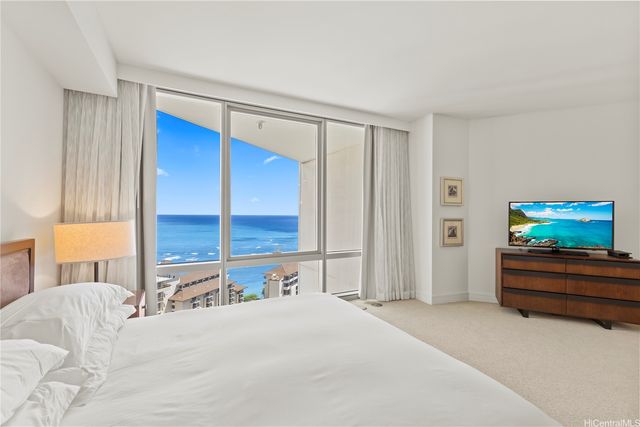 223 Saratoga Road 2706, Honolulu, HI 96815