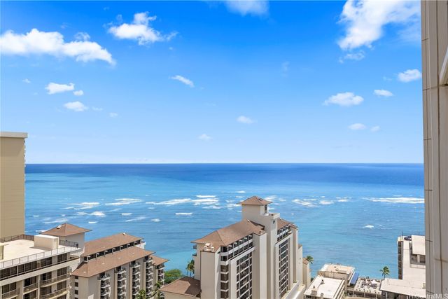 223 Saratoga Road 2706, Honolulu, HI 96815