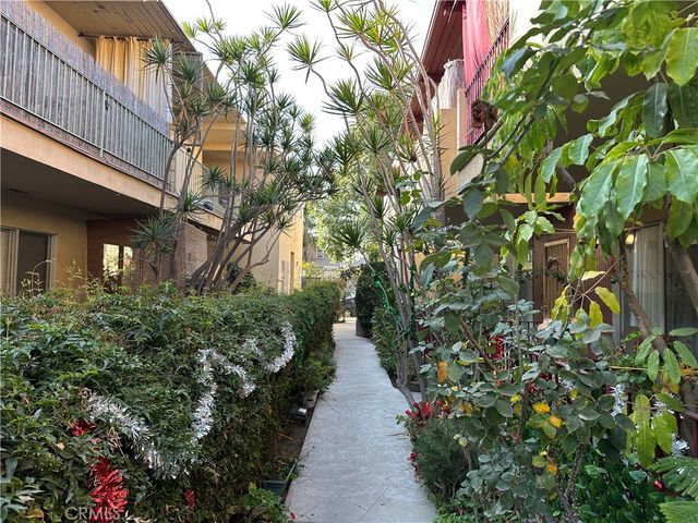 440 Chestnut Avenue 2D, Arapahoe, CA 80802