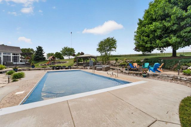 5833 Grassland Terrace, Marshall, WI 53559