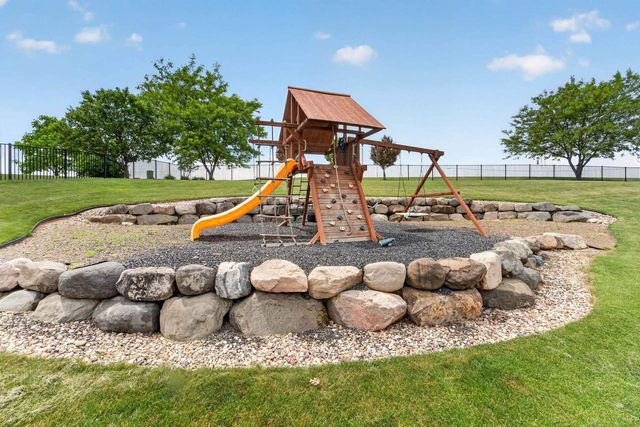 5833 Grassland Terrace, Marshall, WI 53559