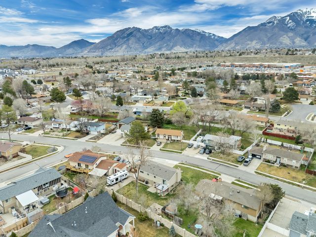 9218 S LAURA ANNE WAY, Sandy, UT 84094